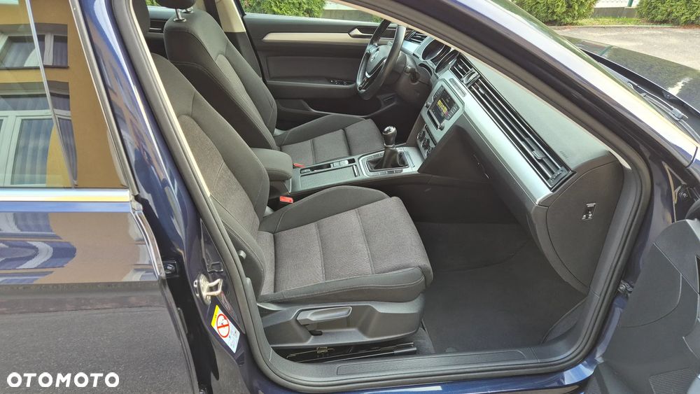 Volkswagen Passat - 16