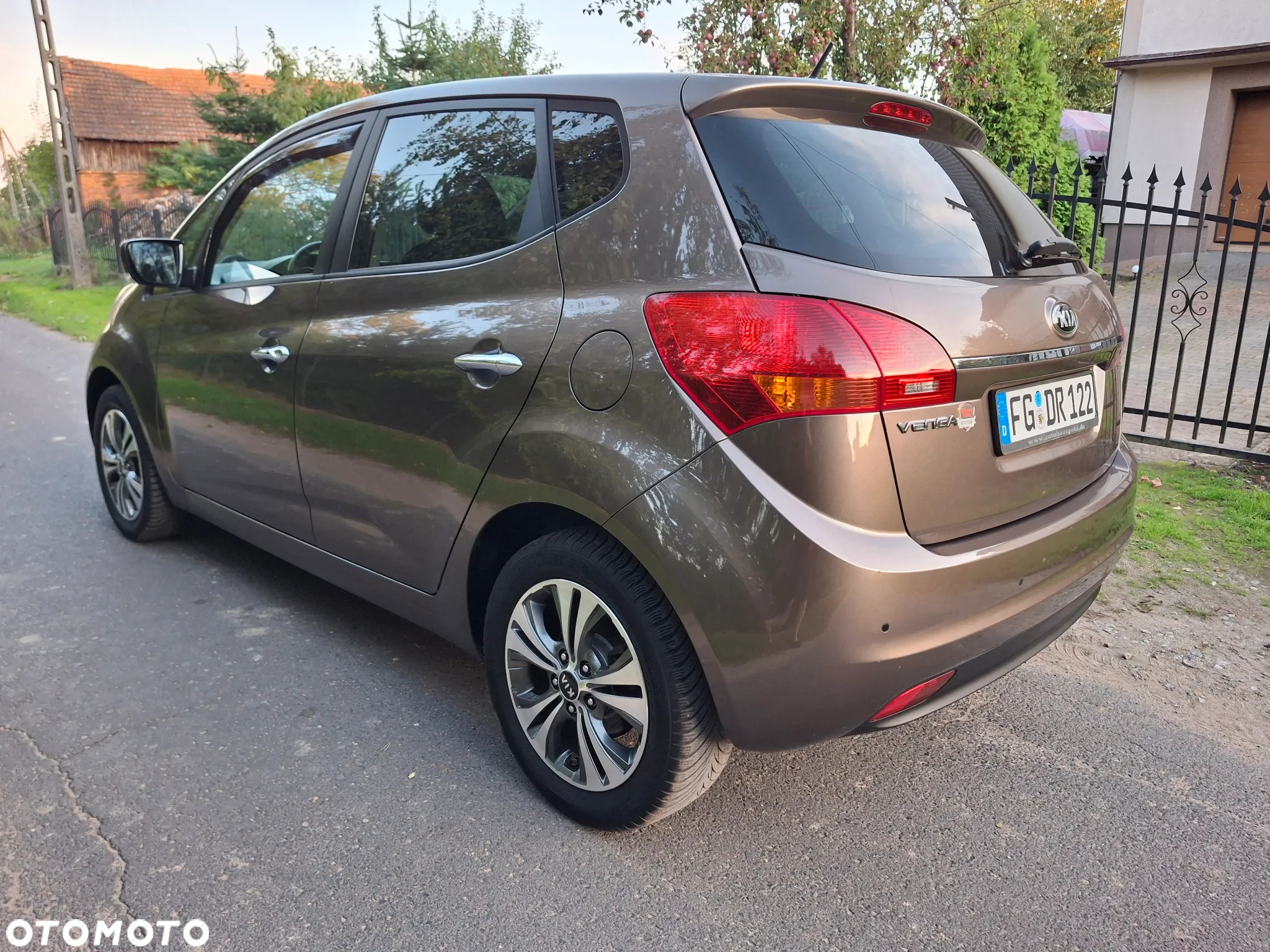 Kia Venga 1.4 CVVT Fifa World Cup Edition - 4