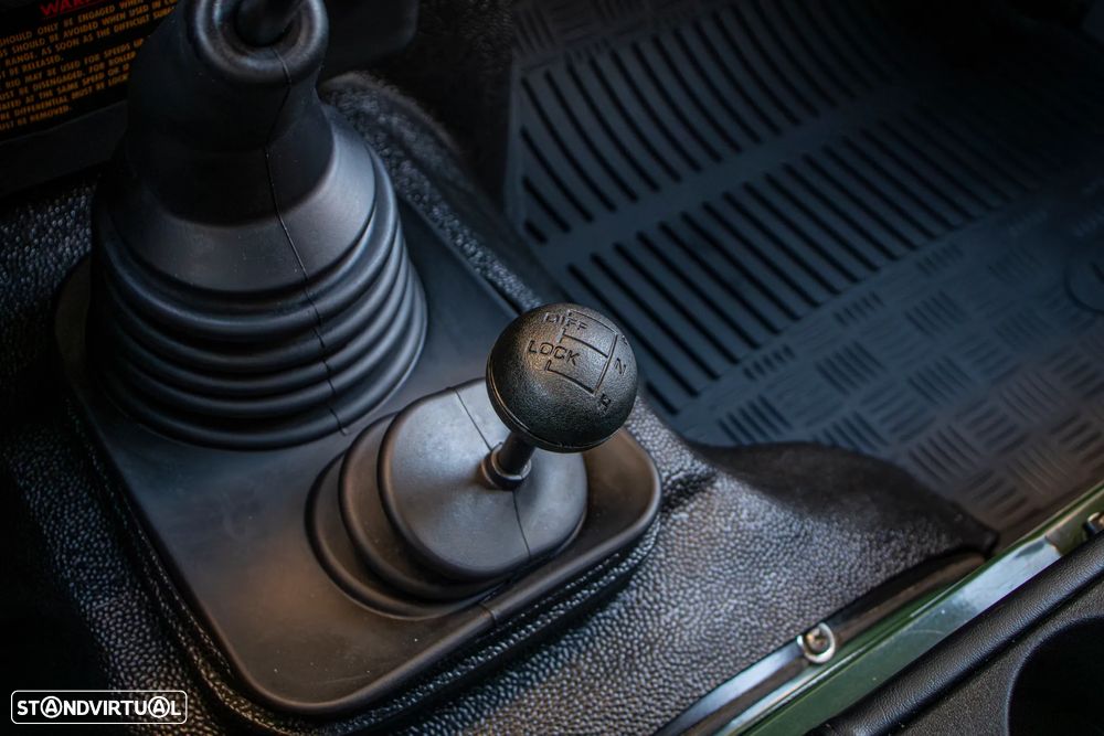 Land Rover Defender 90 2.5 TD5 Metal Top - 17