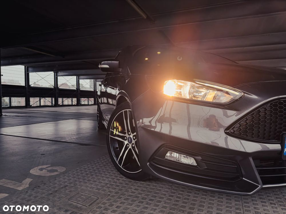 Ford Focus 2.0 EcoBoost ST - 10