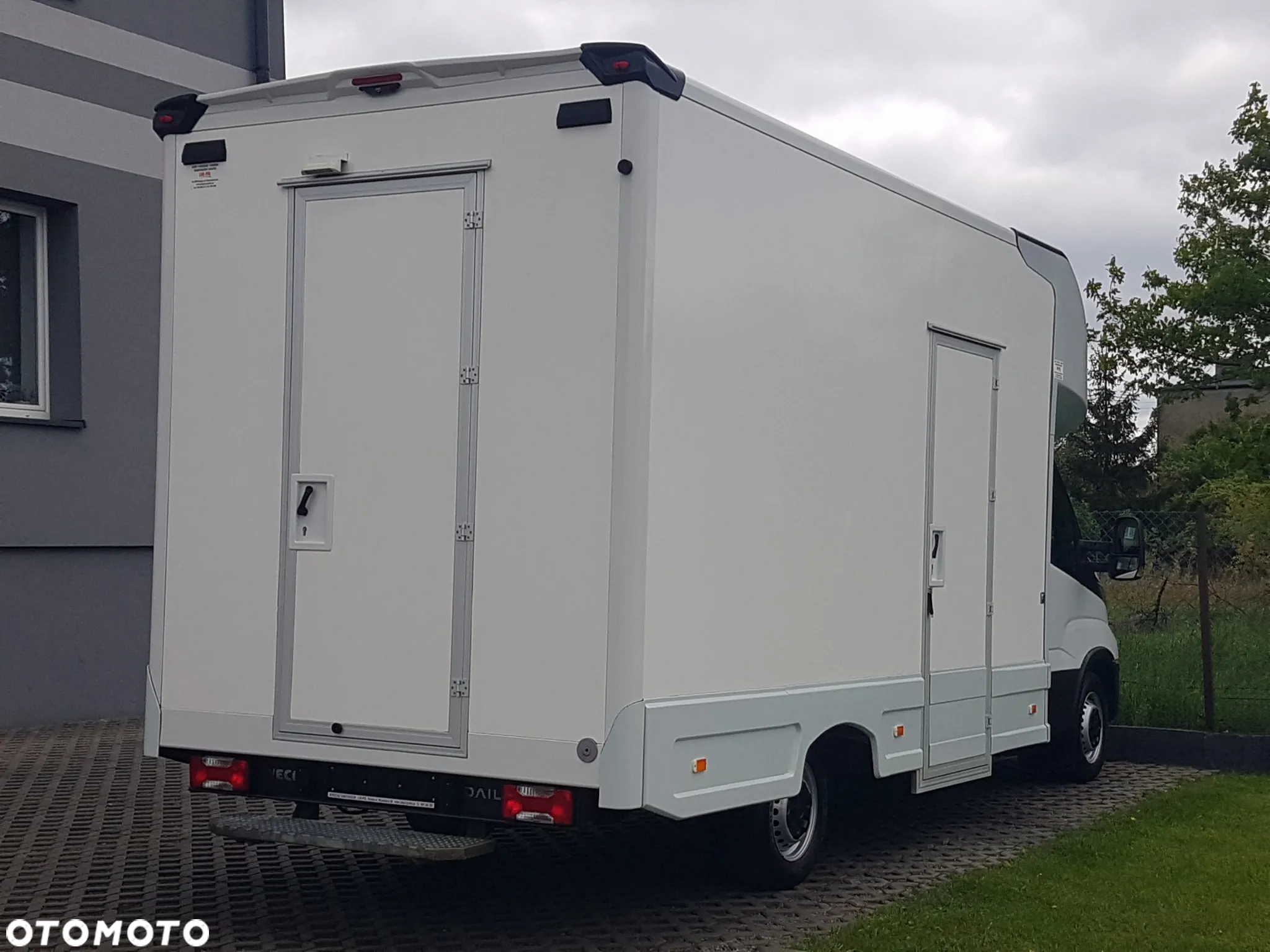 Iveco DAILY KONTENER NISKOPODŁOGOWY 4,43x2,23x2,42 SKLEP FOODTRUCK BAR KLIMA KONIOWÓZ KAMPER - 4
