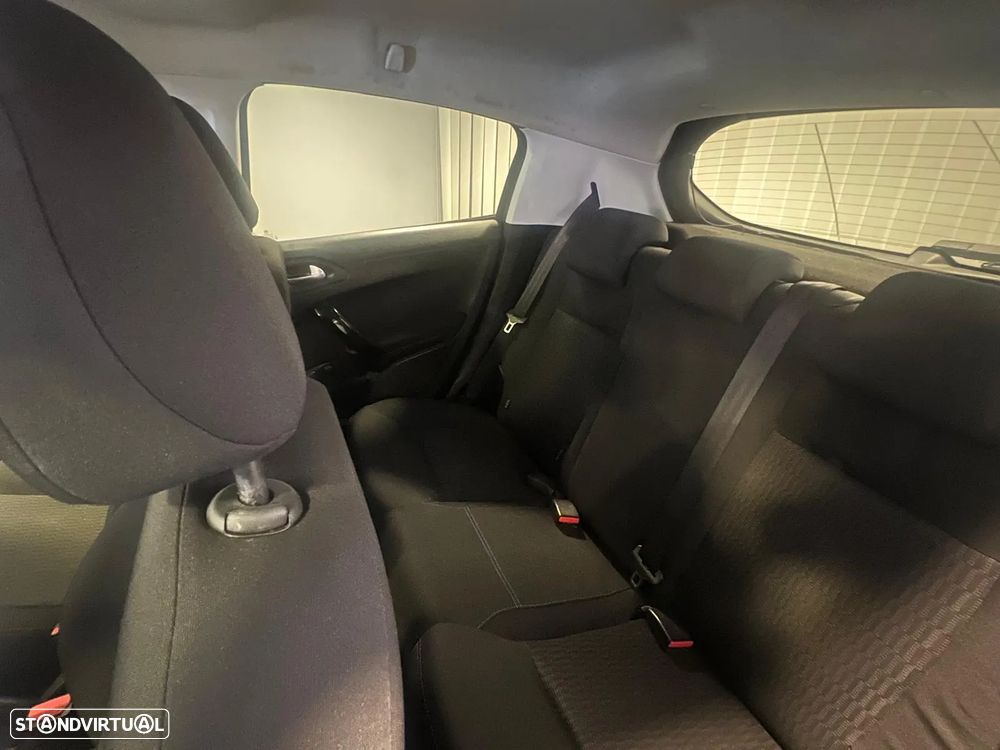 Peugeot 208 1.2 PureTech Style - 7