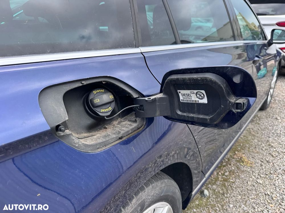 Volkswagen Passat 1.6 TDI SCR DSG Conceptline - 6