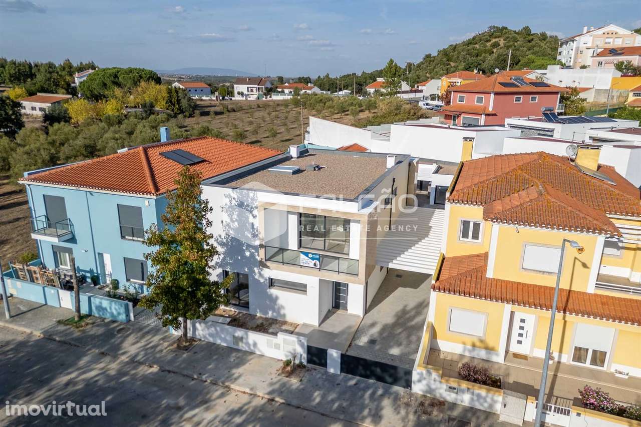 Moradia T4 Venda em Santarém (Marvila), Santa Iria da Ribeira de Santa - Grande imagem: 2/60