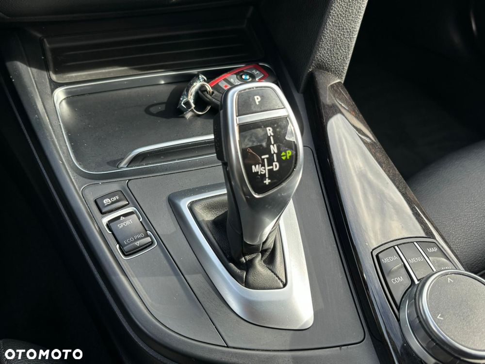 BMW Seria 3 330i GPF xDrive Sport Line Sport - 33
