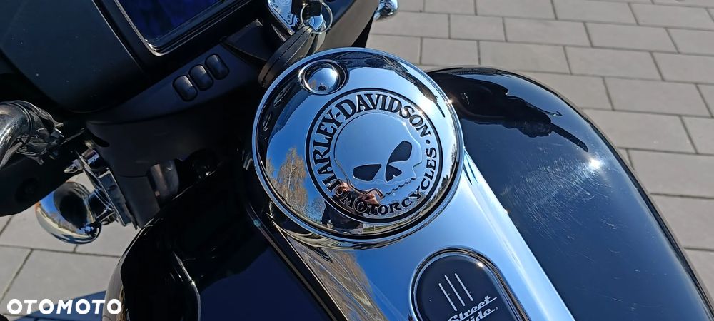 Harley-Davidson Touring Street Glide - 30