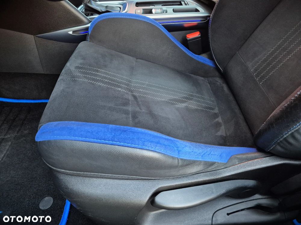 Renault Megane ENERGY TCe 205 EDC GT - 17