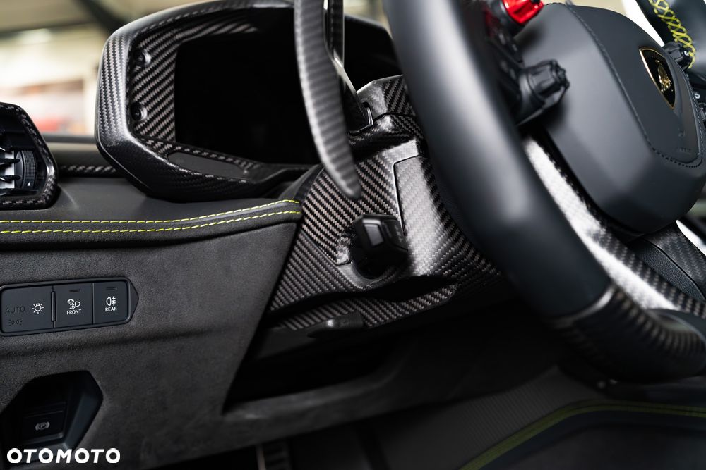 Lamborghini Revuelto - 16