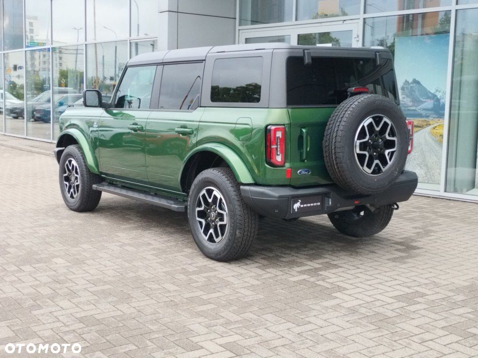 Ford Bronco - 3