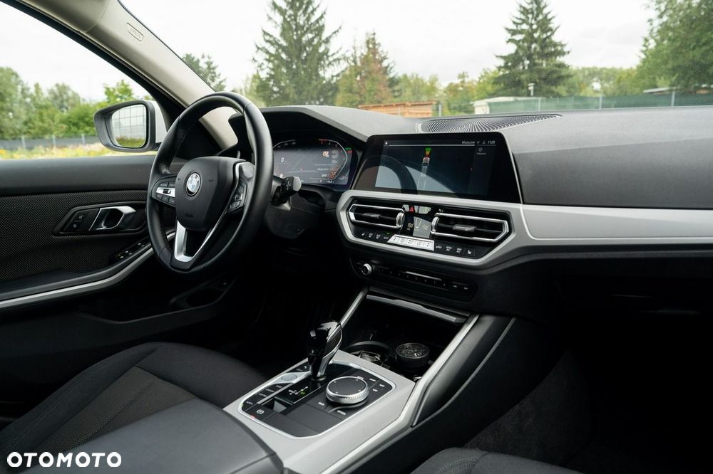 BMW Seria 3 318i Advantage - 22