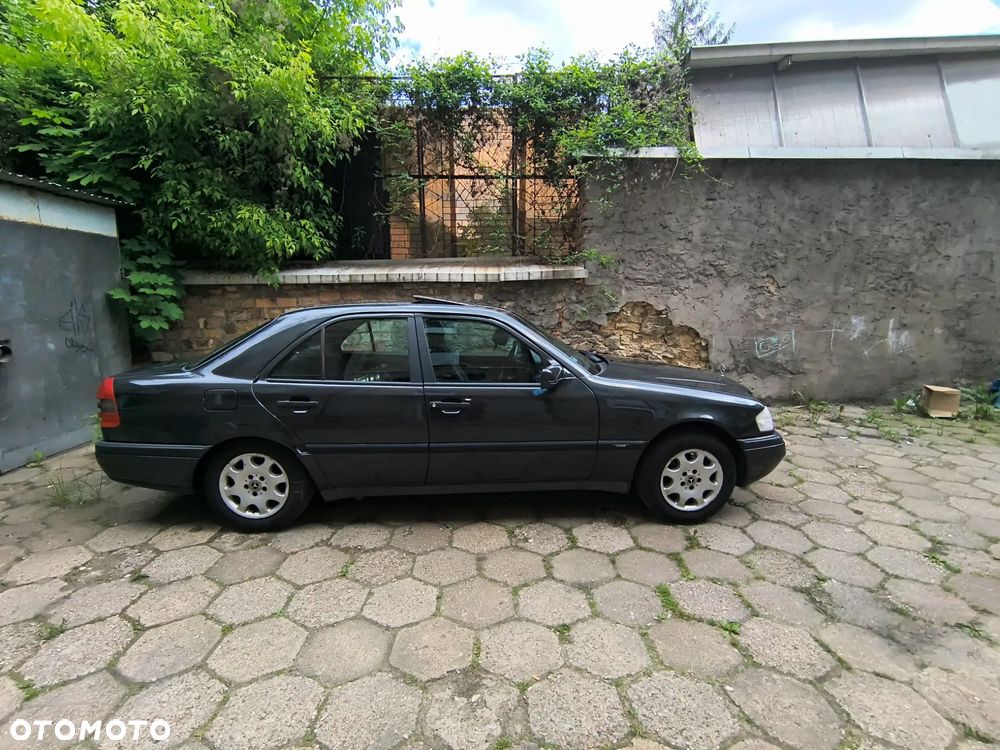 Mercedes-Benz Klasa C 180 Classic - 2