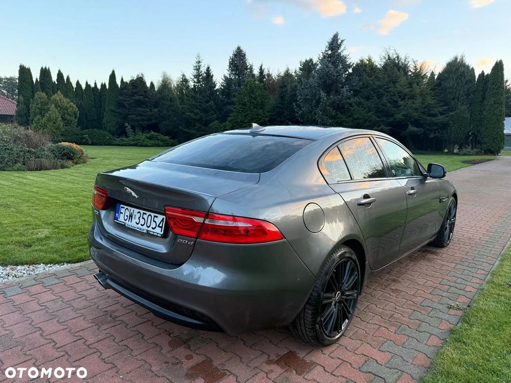 Jaguar XE 2.0 D R-Sport - 16