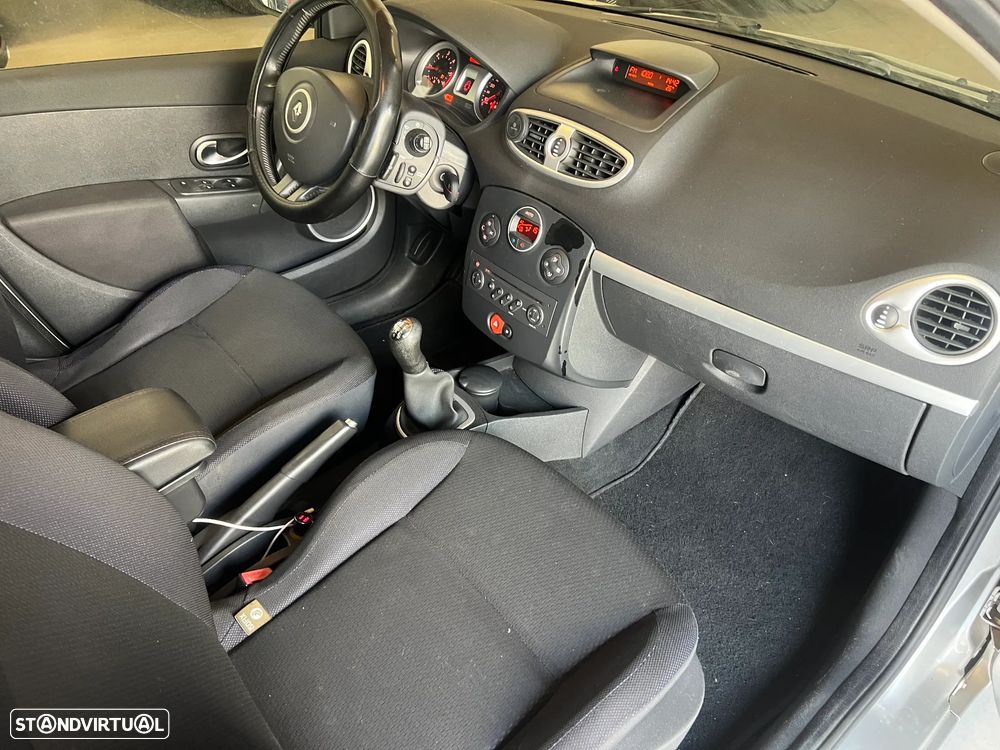 Renault Clio 1.5 dCi Dynamique S - 11