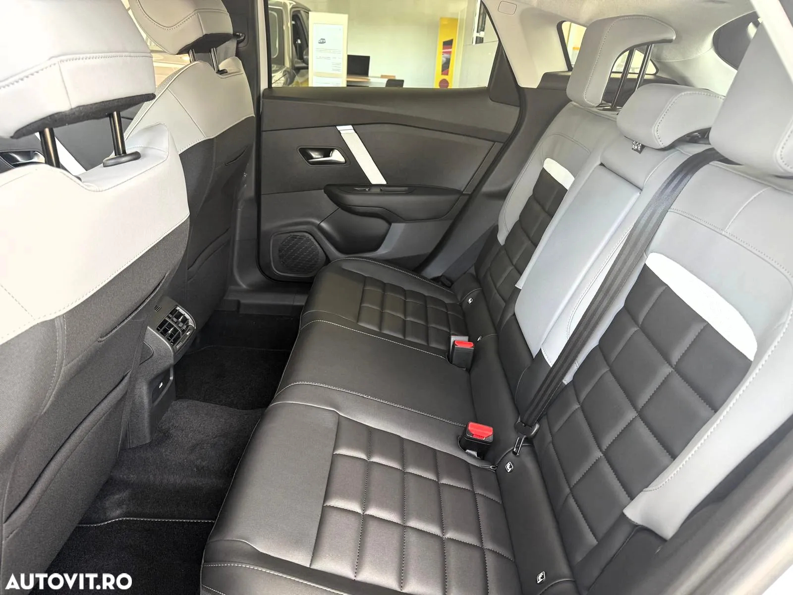 Citroën C4 1.2 PureTech S&S EAT8 Shine - 9