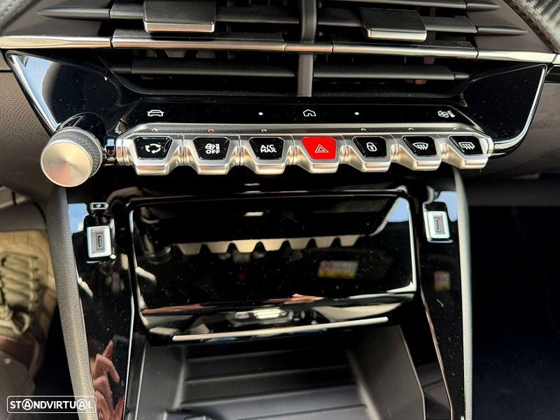 Peugeot e-2008 54 kWh Allure - 16