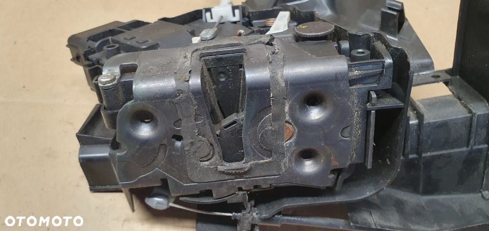 Zamek drzwi prawy przód przedni prawy Ford Focus MK2 3M5A-R21812-AK - 2