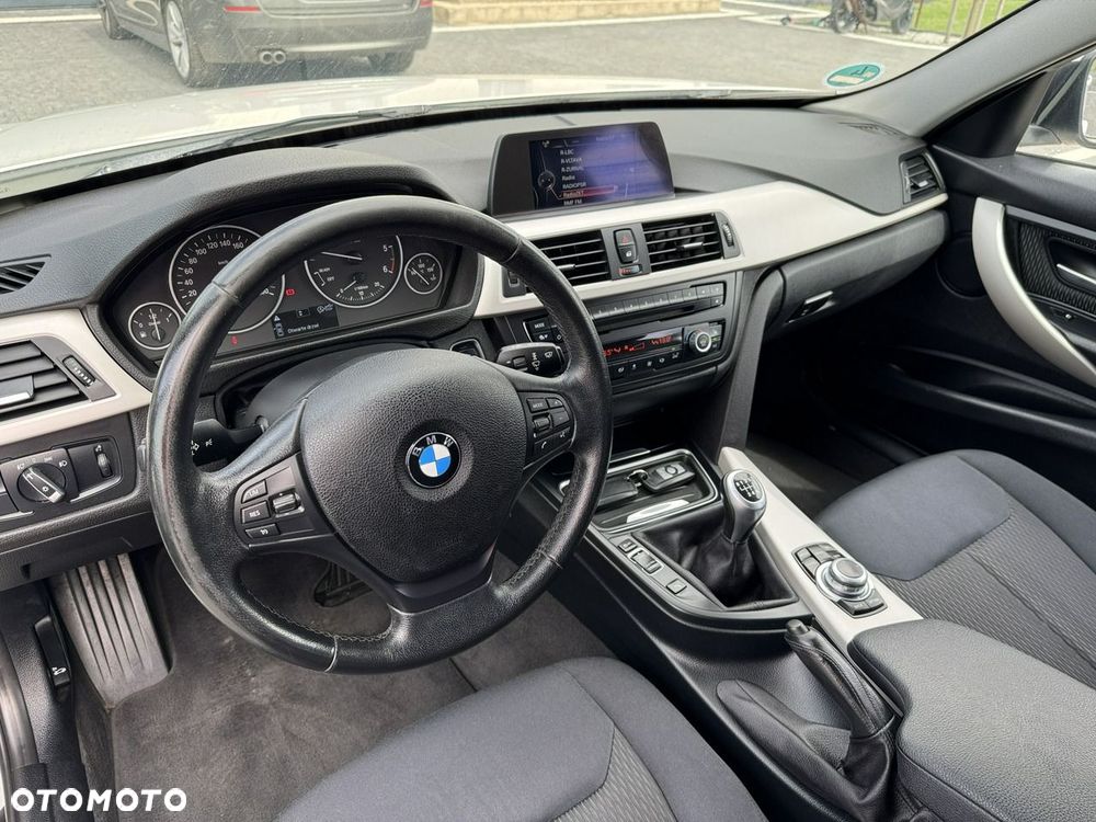 BMW Seria 3 318d - 17
