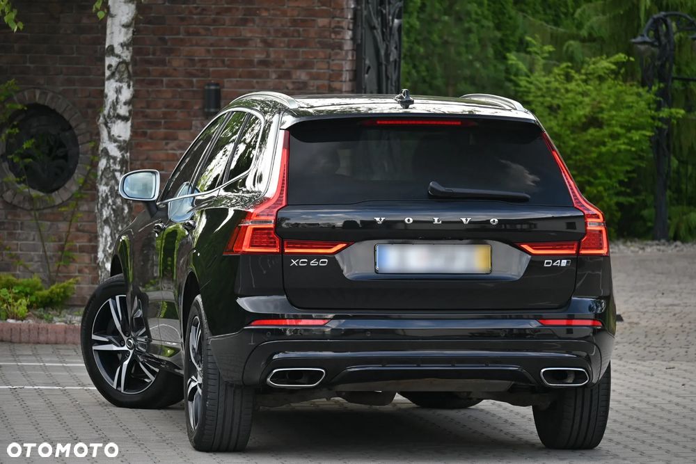 Volvo XC 60 D5 SCR AWD R-Design - 11