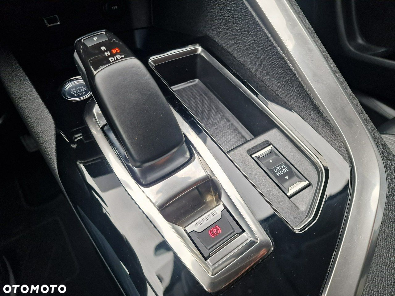 Peugeot 3008 1.6 PureTech Hybrid PHEV Allure S&S EAT8 - 34