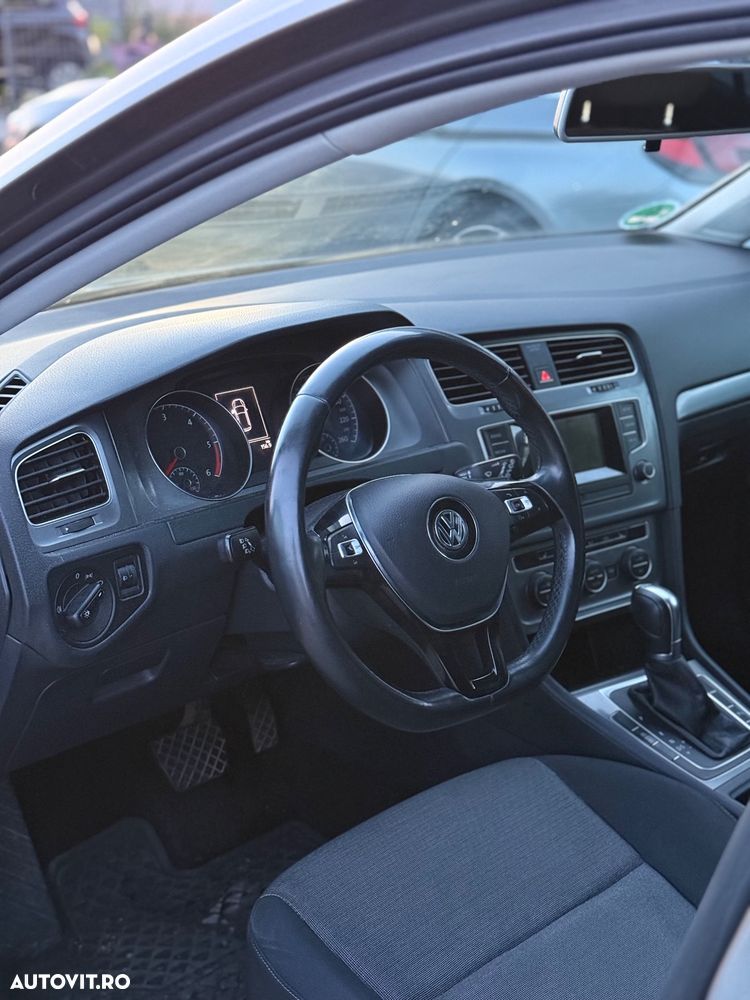 Volkswagen Golf - 6