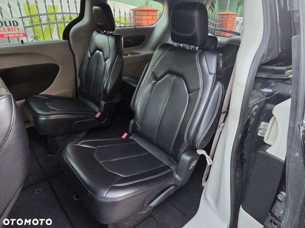Chrysler Pacifica - 27