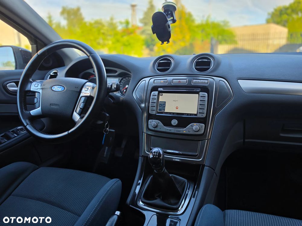 Ford Mondeo - 32