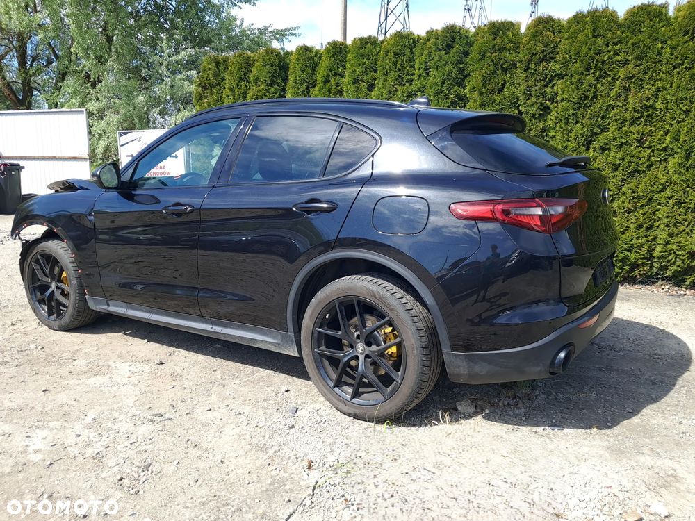 Alfa Romeo Stelvio - 11