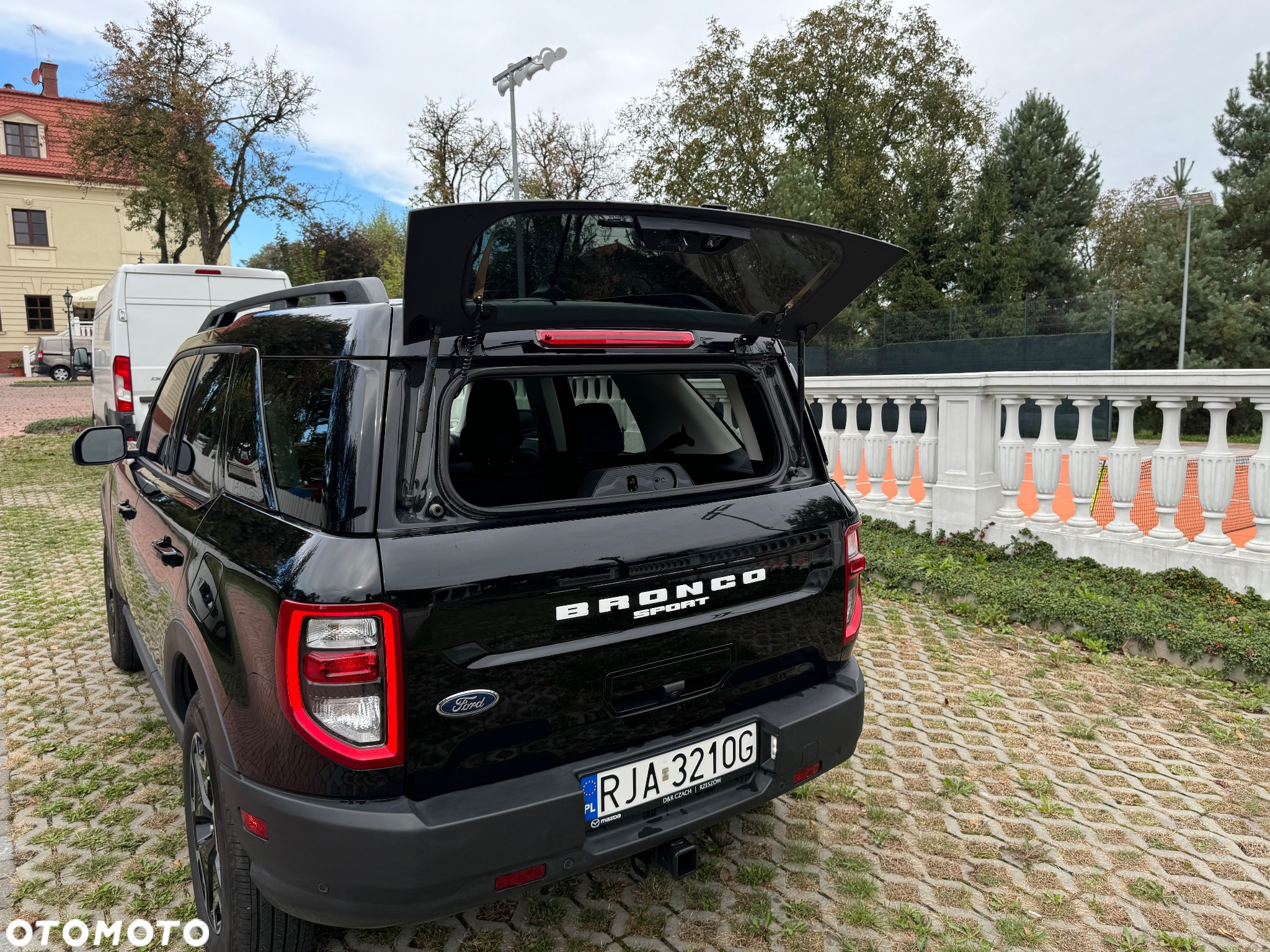 Ford Bronco - 32