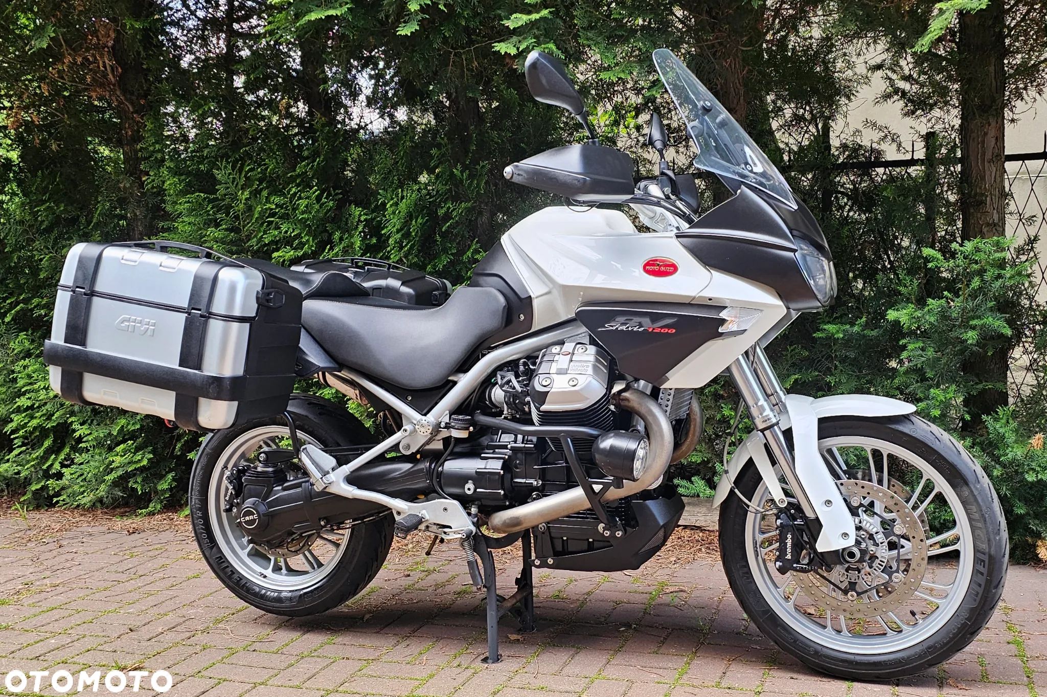 Moto Guzzi Stelvio - 1