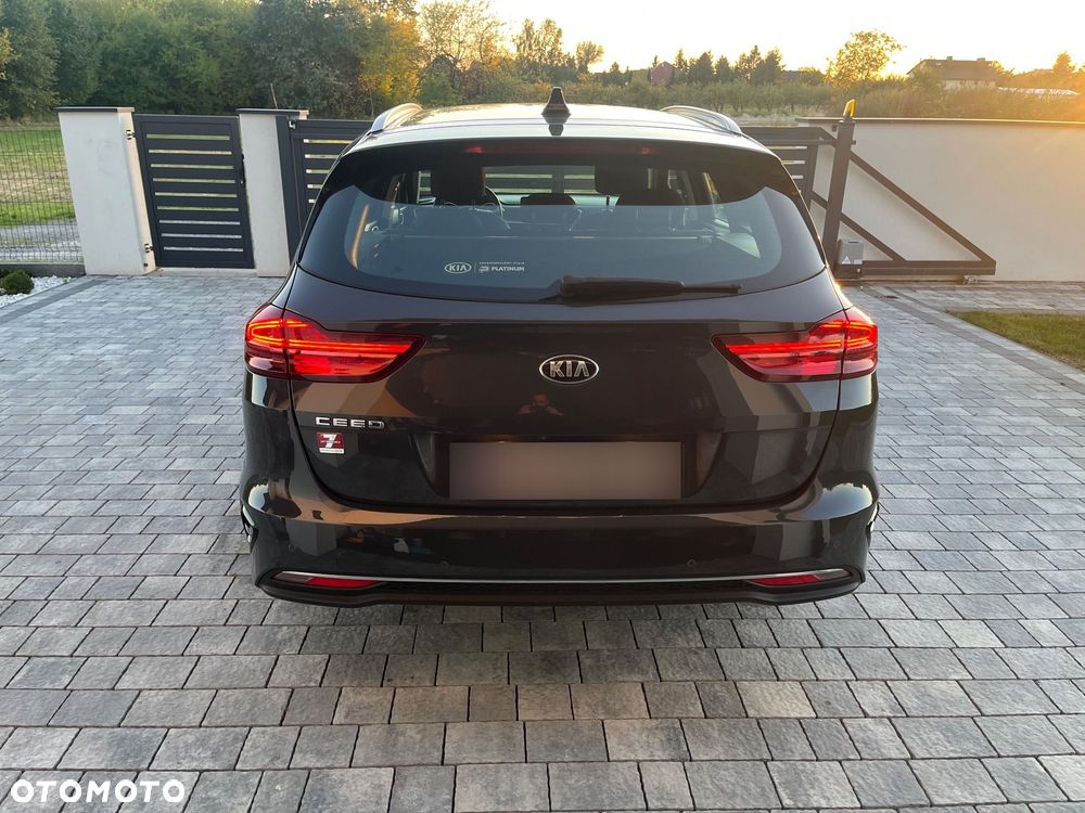 Kia Ceed - 10