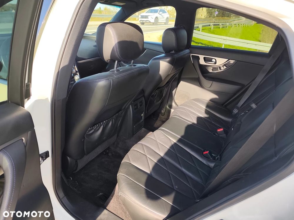 Infiniti Q70 3.0d S - 26