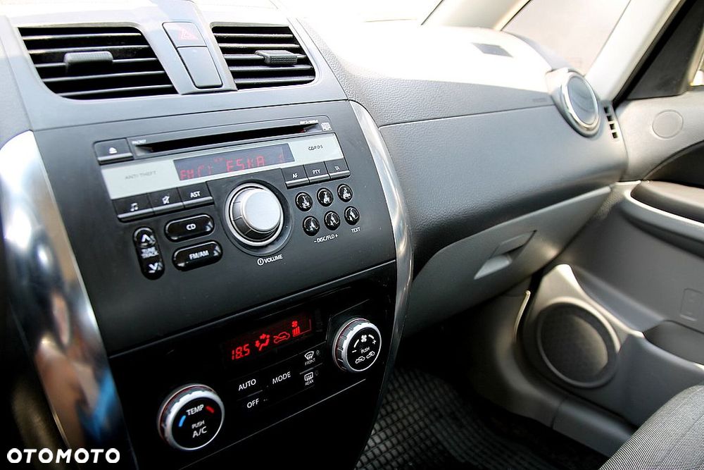 Suzuki SX4 1.6 VVT 4x4 Comfort - 23