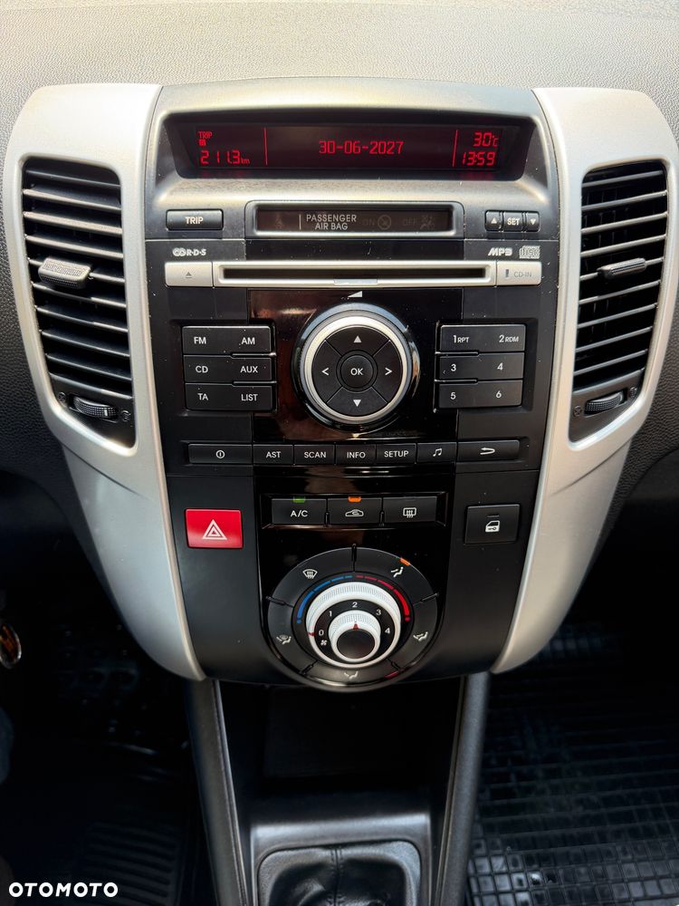Kia Venga - 36