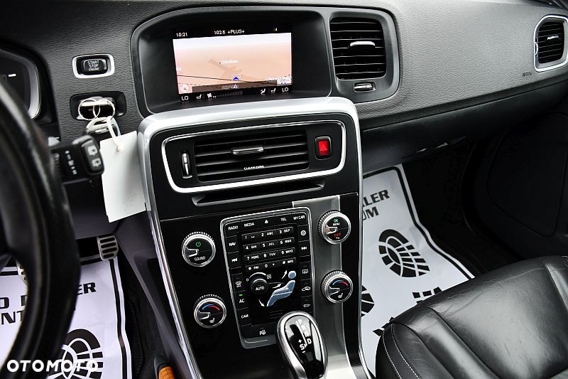 Volvo V60 D4 Geartronic R-Design - 14