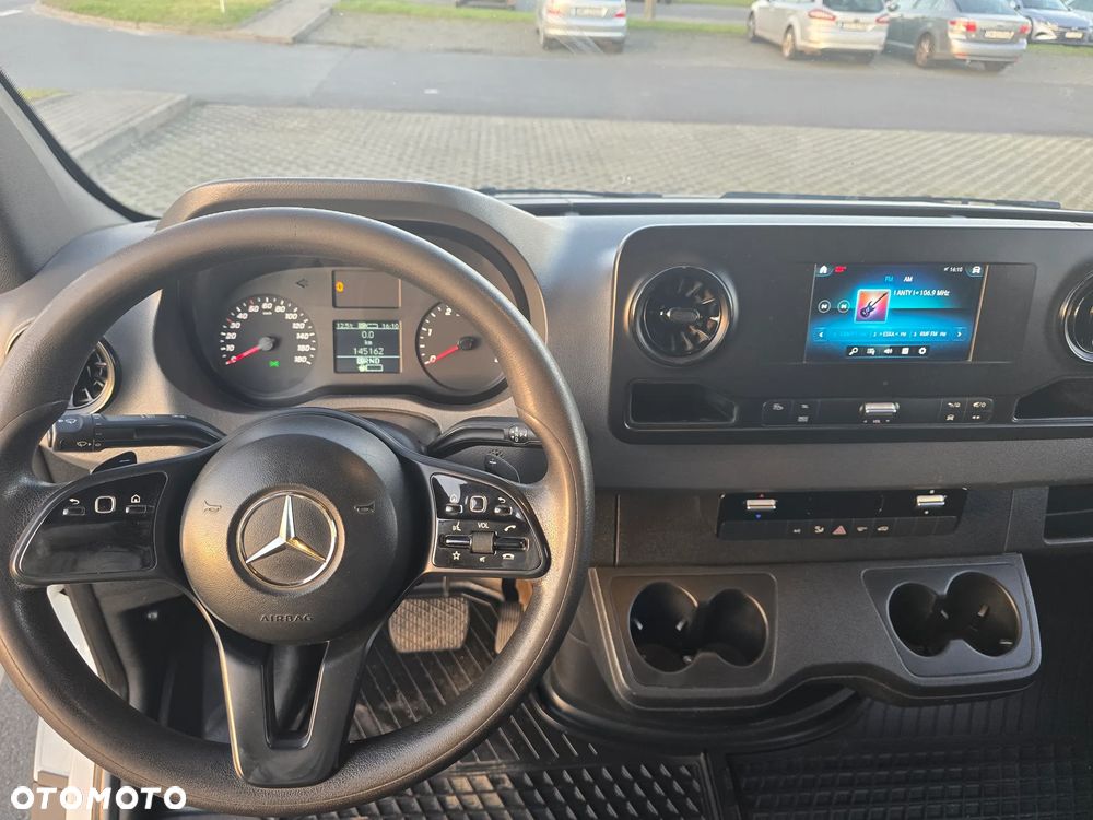 Mercedes-Benz Sprinter - 12