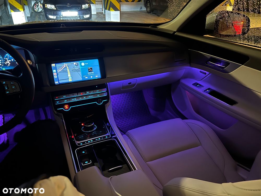 Jaguar XF 2.0 T R-Sport - 6