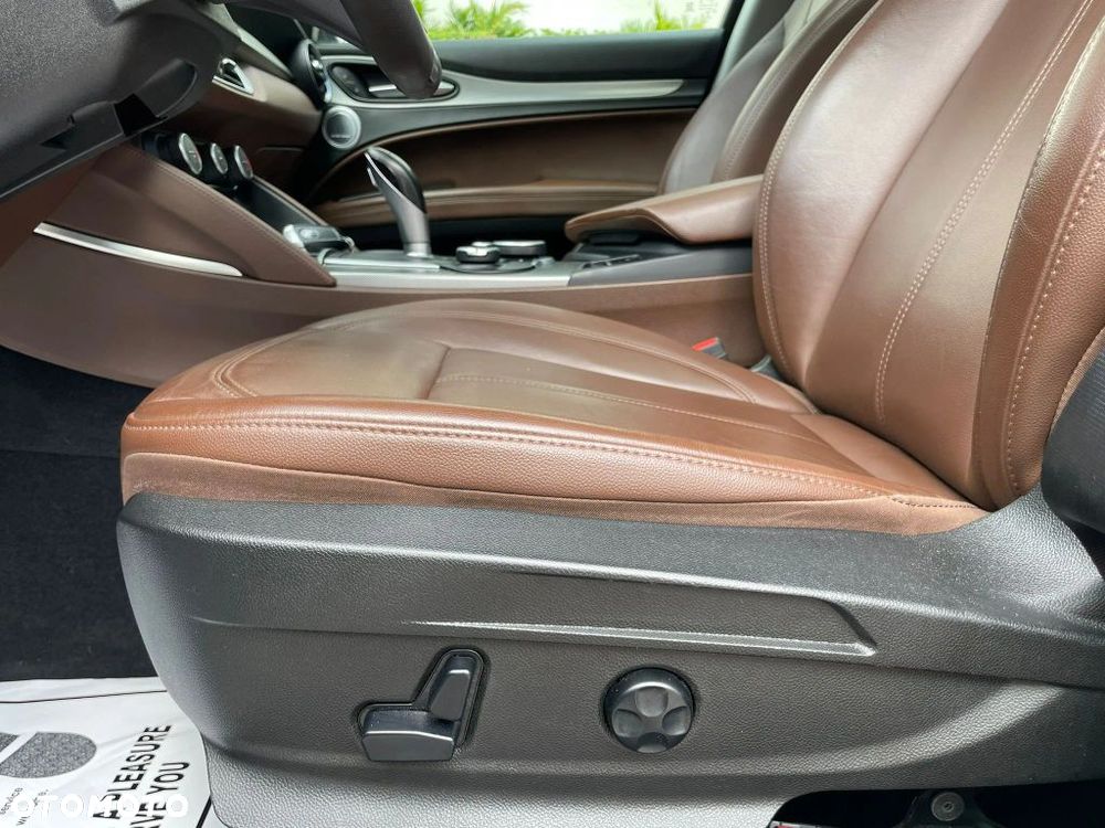Alfa Romeo Stelvio 2.0 Turbo 16V AT8-Q4 Super - 21