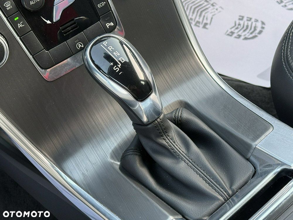 Volvo XC 60 D4 Momentum Pro - 10