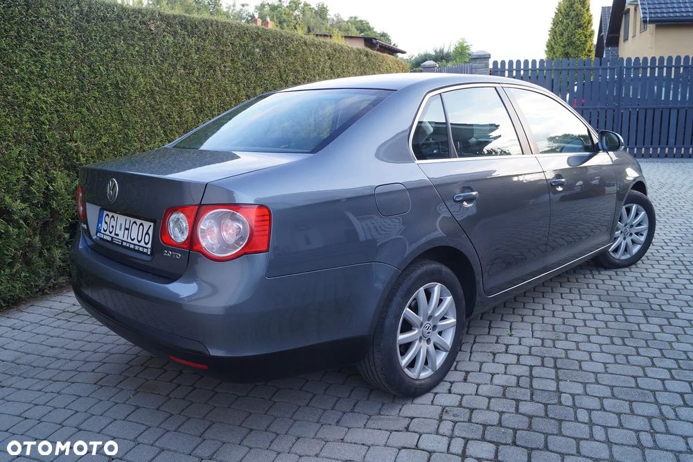 Volkswagen Jetta 2.0 TDI Comfortline - 4