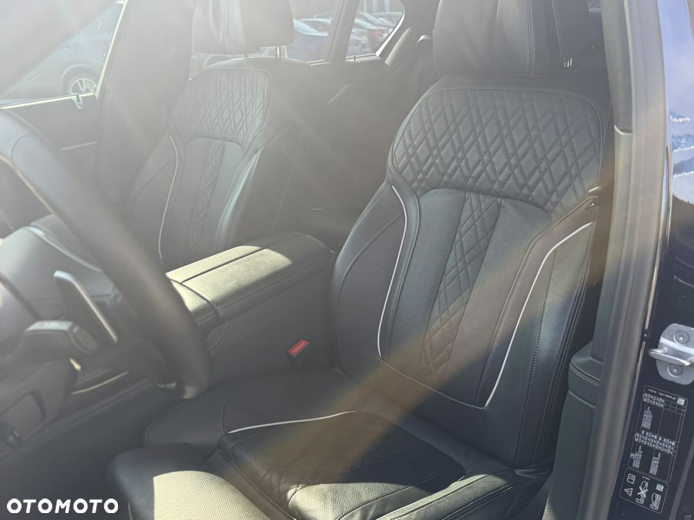 BMW Seria 7 750i xDrive sport - 14