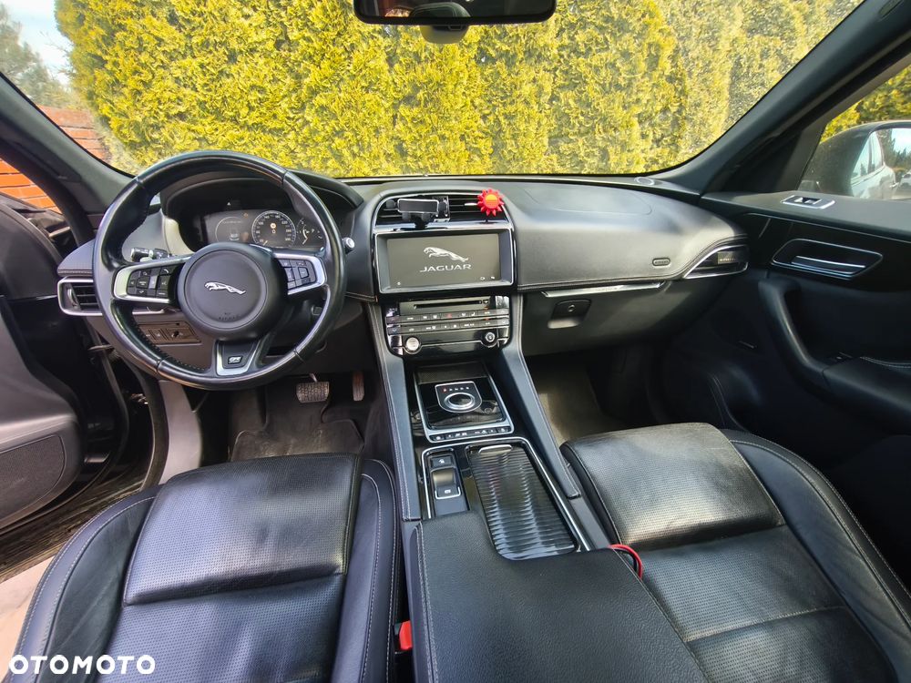 Jaguar F-Pace 2.0 i4D AWD R-Sport - 11