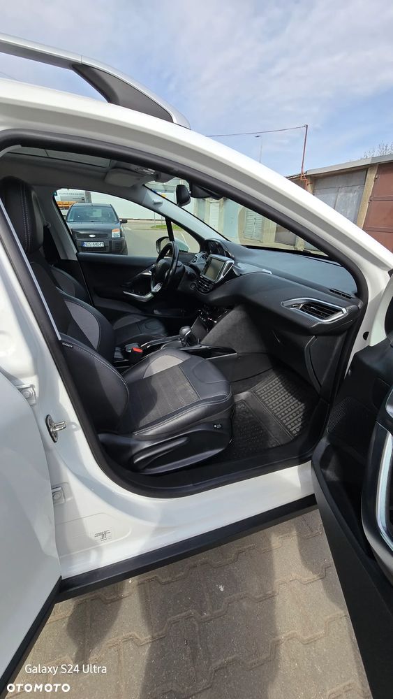 Peugeot 2008 1.2 Pure Tech GPF Allure S&S EAT6 - 16