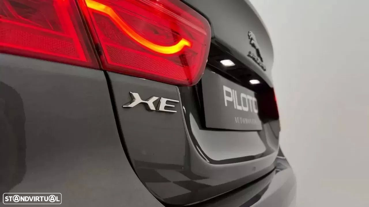 Jaguar XE E-Performance Prestige - 38