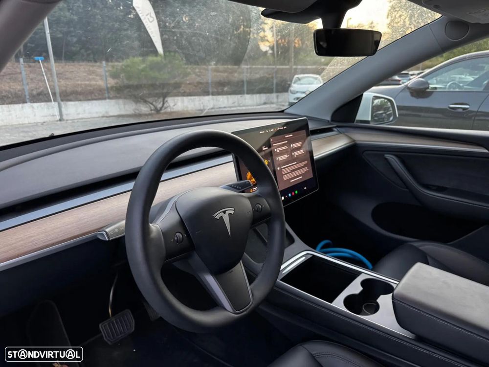 Tesla Model Y Long Range Dual Motor AWD - 23