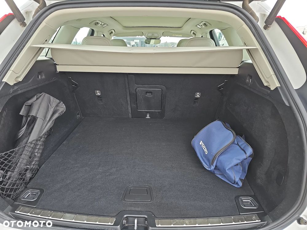 Volvo XC 60 T8 Plug-In Hybrid AWD Inscription - 19