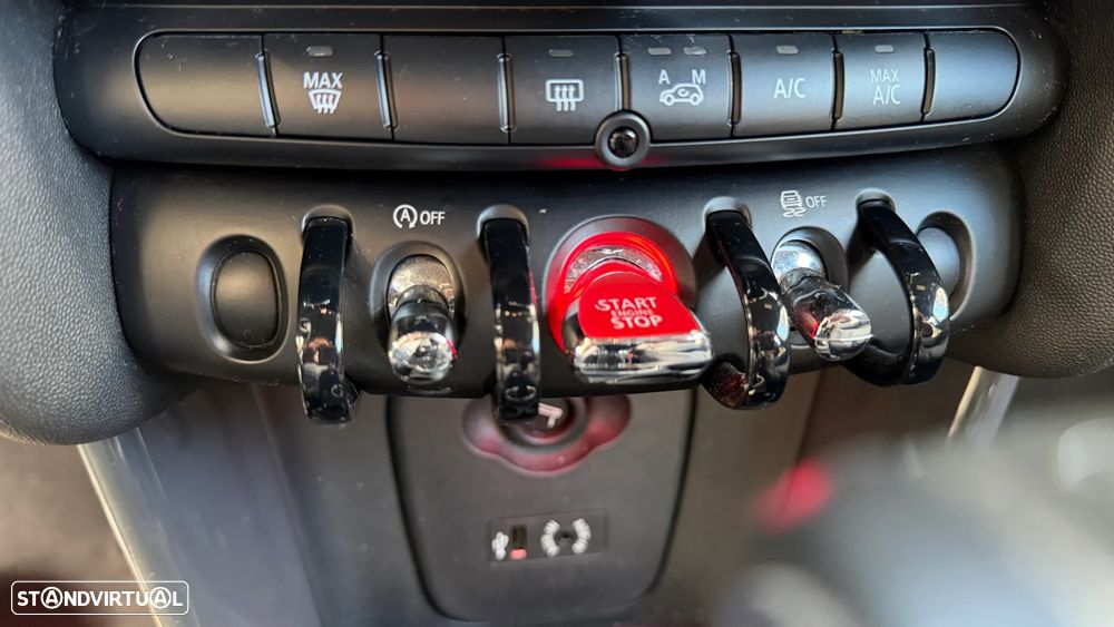 MINI 5 Portas Cooper D Auto - 26