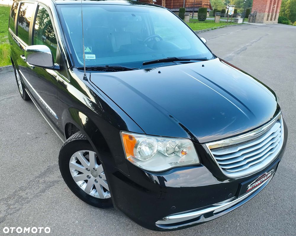 Chrysler Town & Country 3.6 Limited - 19