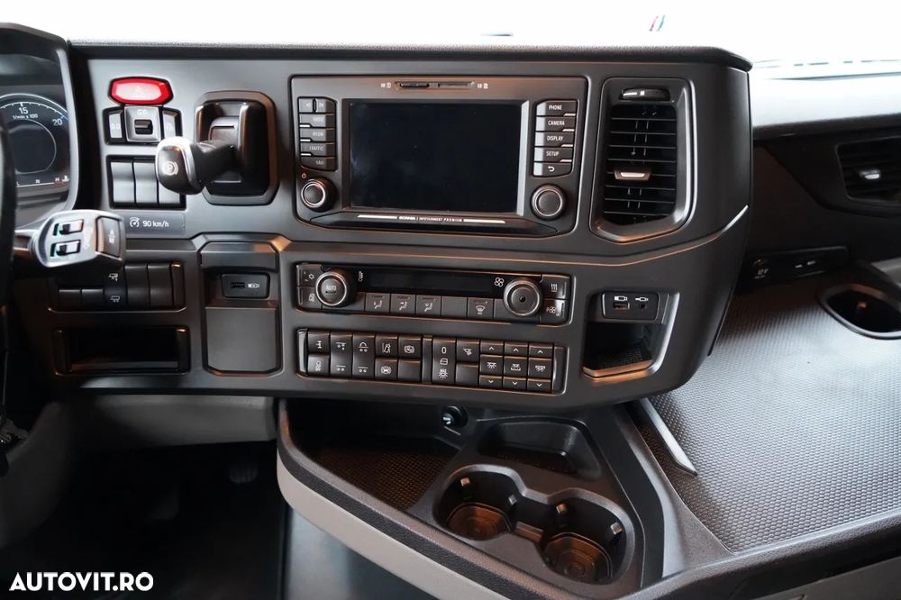 Scania S 460 / CORTINĂ 8.1 M / 60 M3 / SOLO / 6X2 / PUNTE RIDICATĂ / PUNTE DIRECȚIE - 31