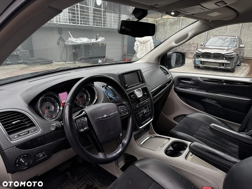 Chrysler Town & Country 3.6 Limited - 7