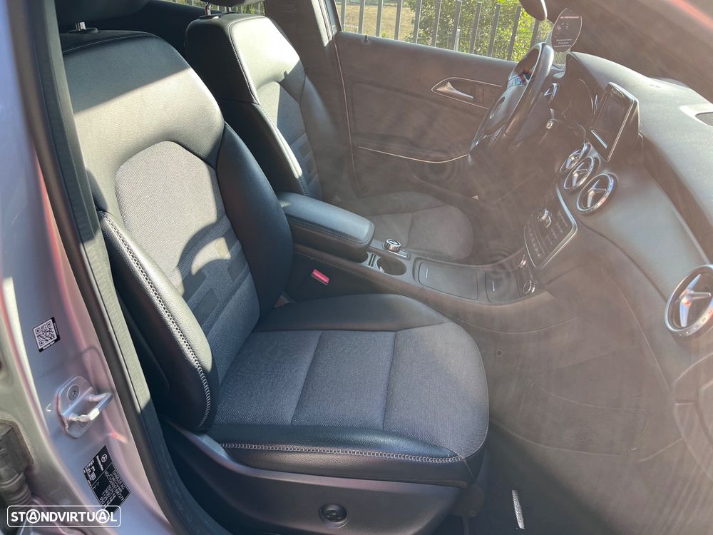 Mercedes-Benz GLA 220 - 21